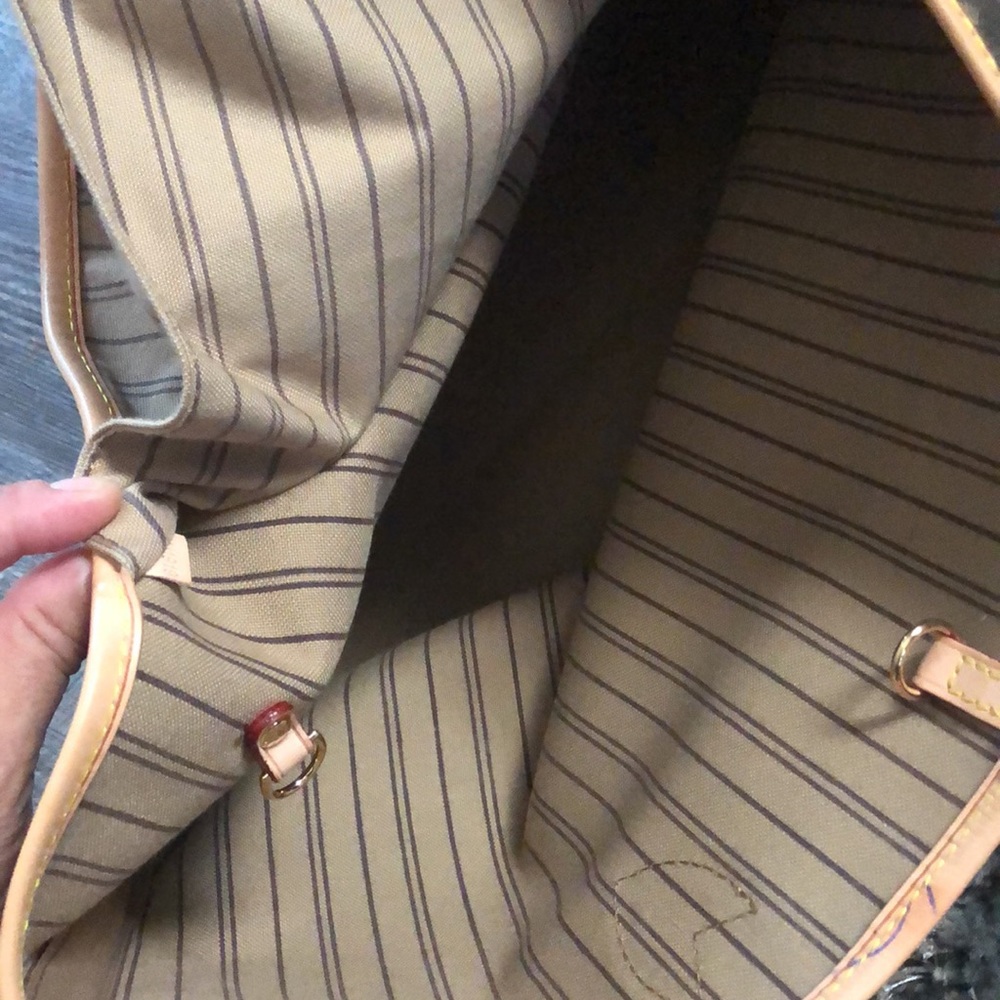 LV bag - Picture 7 of 17